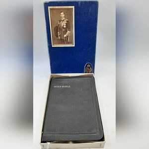 Vintage King James Version Holy Bible Boxed Illustrated Like New